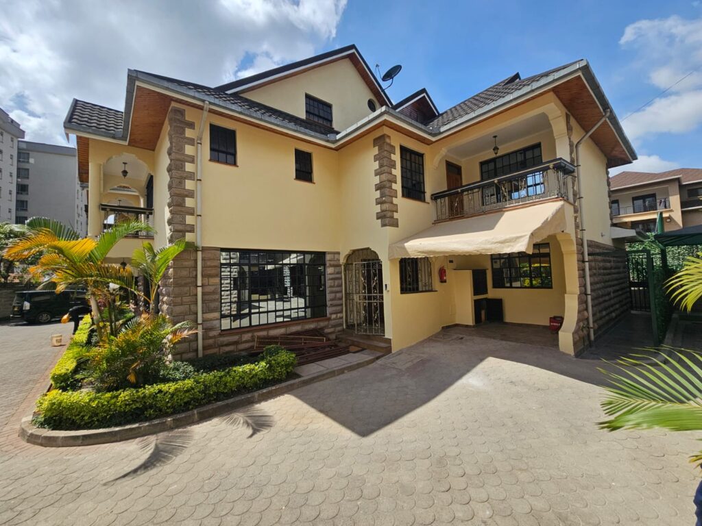 Front view of 5 bedroom villa for rent in Kaputei Gardens Lavington