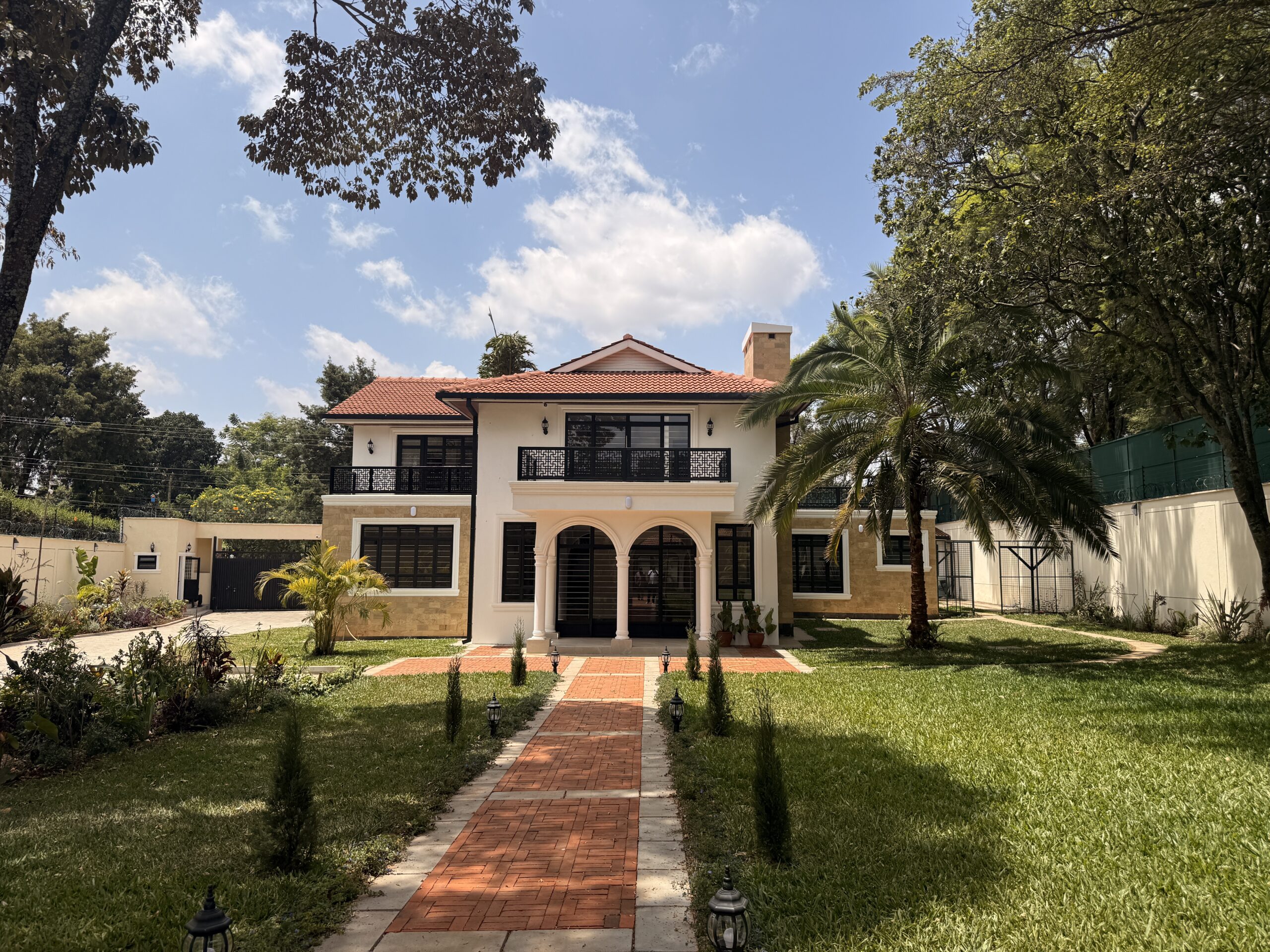 A stunning 6 bedroom Runda luxury house sale on a half-acre corner plot