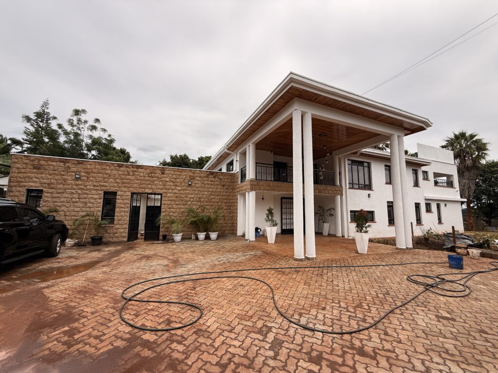 Front view of luxury 5 bedroom villa in Old Runda