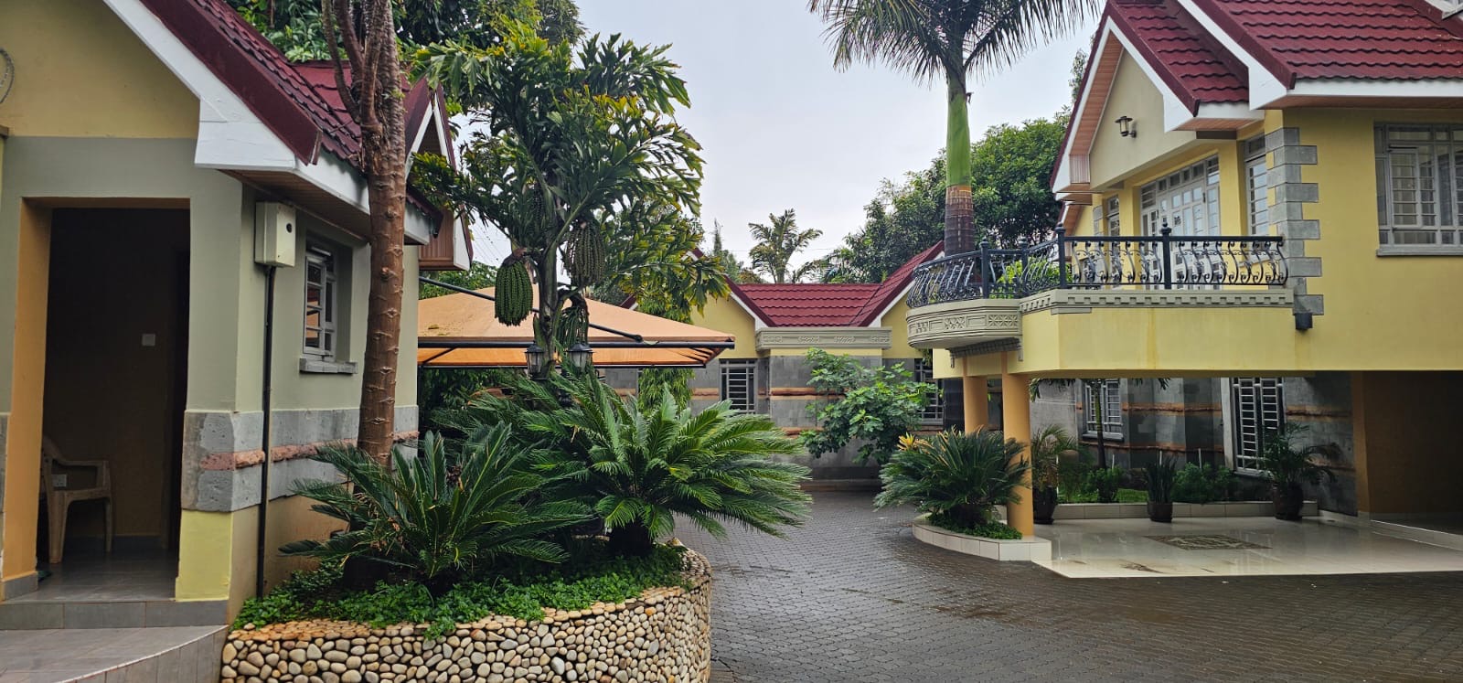 5 bedroom house for sale in Mushroom Gardens on half acre